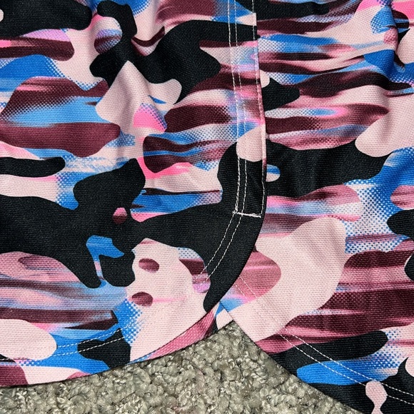 Girls Play Up Under Armour Printed Shorts (XL) - Picture 2 of 8